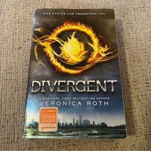 Divergent By Veronica Roth Paperback Book